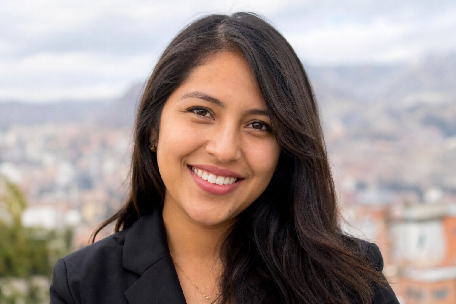 Joven boliviana sonriendo